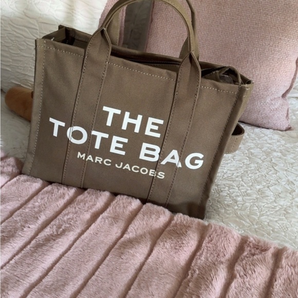 DO NOT BUY Marc Jacobs Brown Tote Bag listing for yazzy - Picture 2 of 9